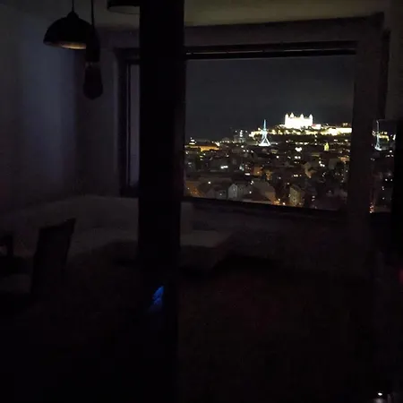 Apartment With Sunset View Over Bratislava
